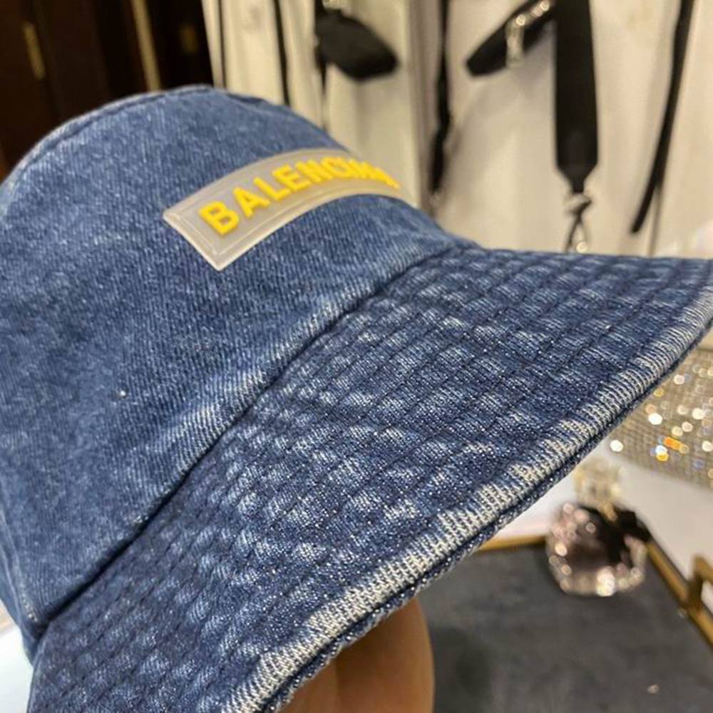 Ba*len*cia*ga hat